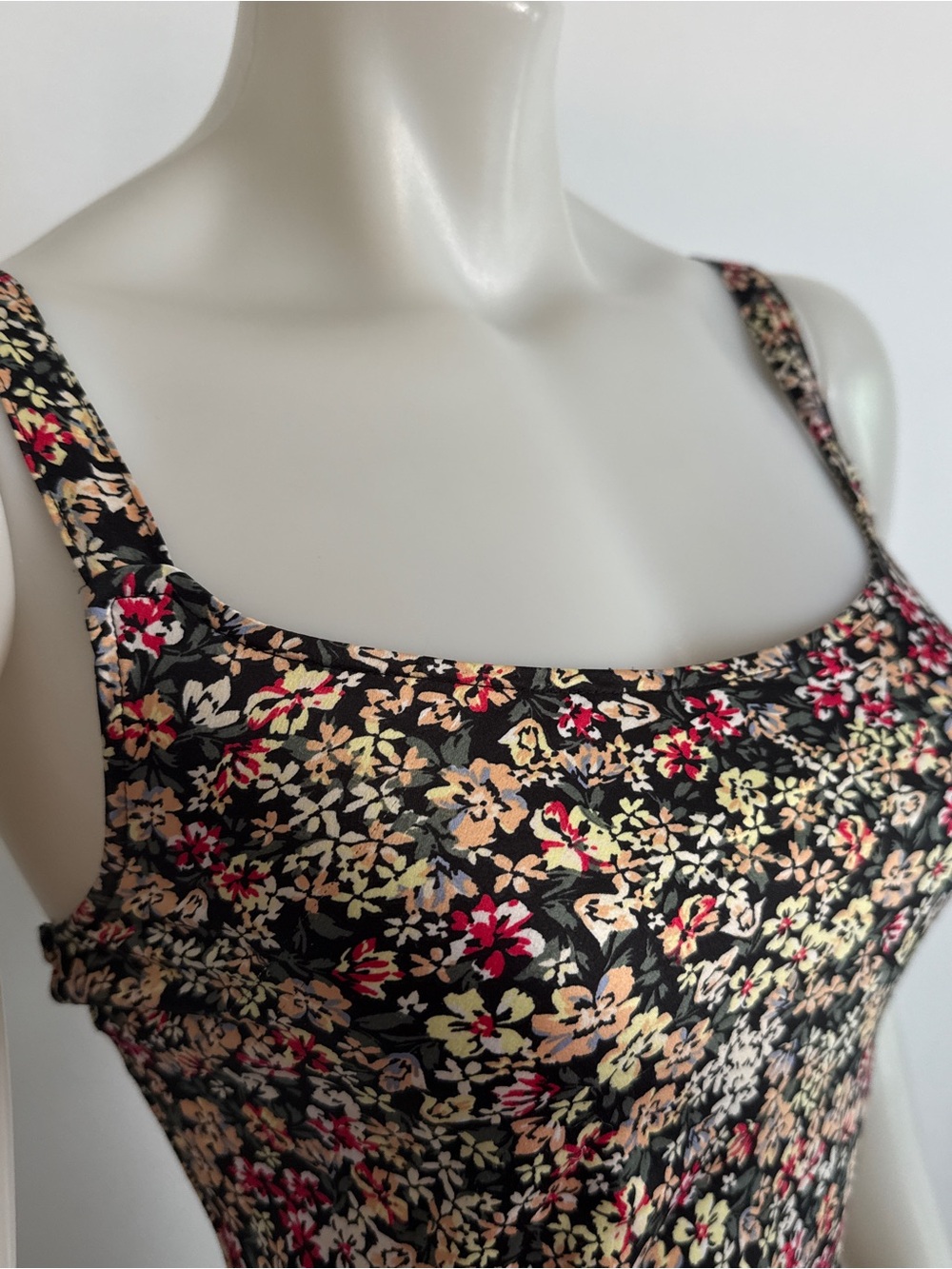 DYNAMITE - FLORAL Satin Slip Dress. Midi length. Mermaid Swing Hem. XS - Picture 4 of 6